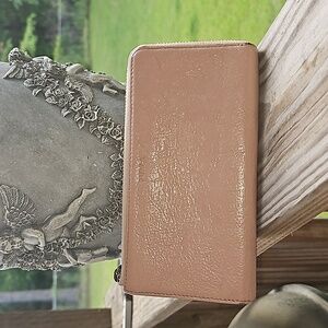 GuC Furla long zippy wallet